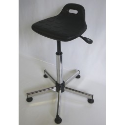 Tabouret assis debout...